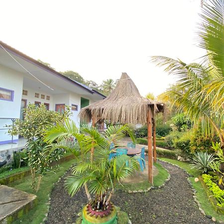 Mahoni Guest House เคลิมูตู ภายนอก รูปภาพ