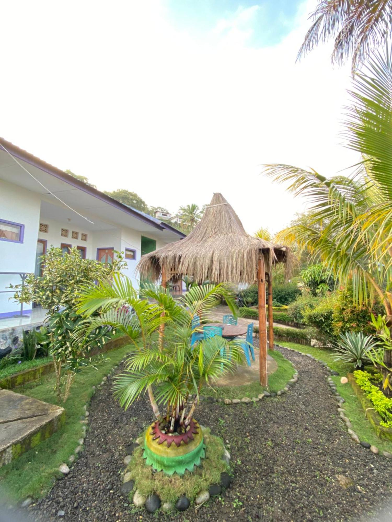Mahoni Guest House เคลิมูตู ภายนอก รูปภาพ