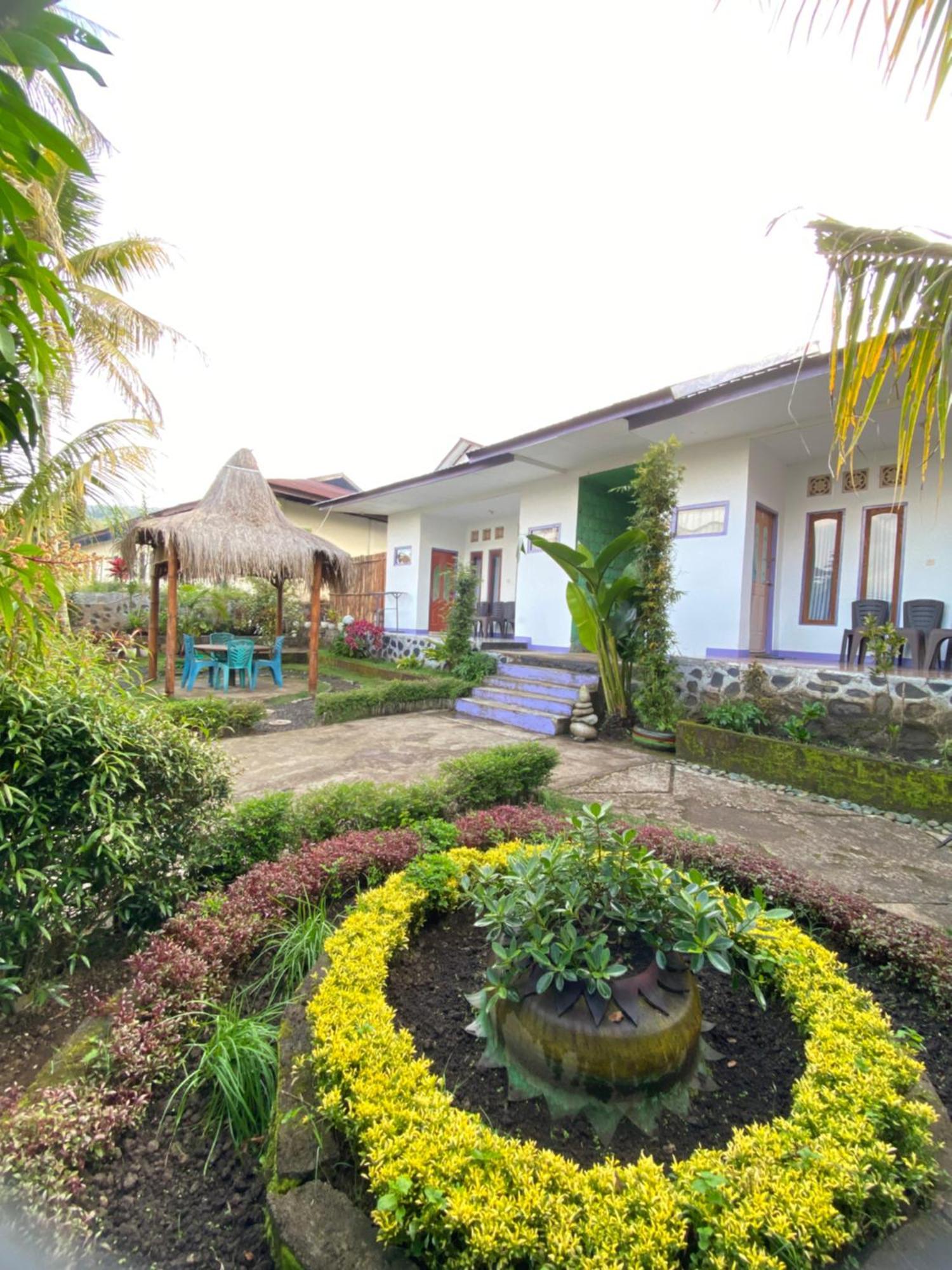 Mahoni Guest House เคลิมูตู ภายนอก รูปภาพ