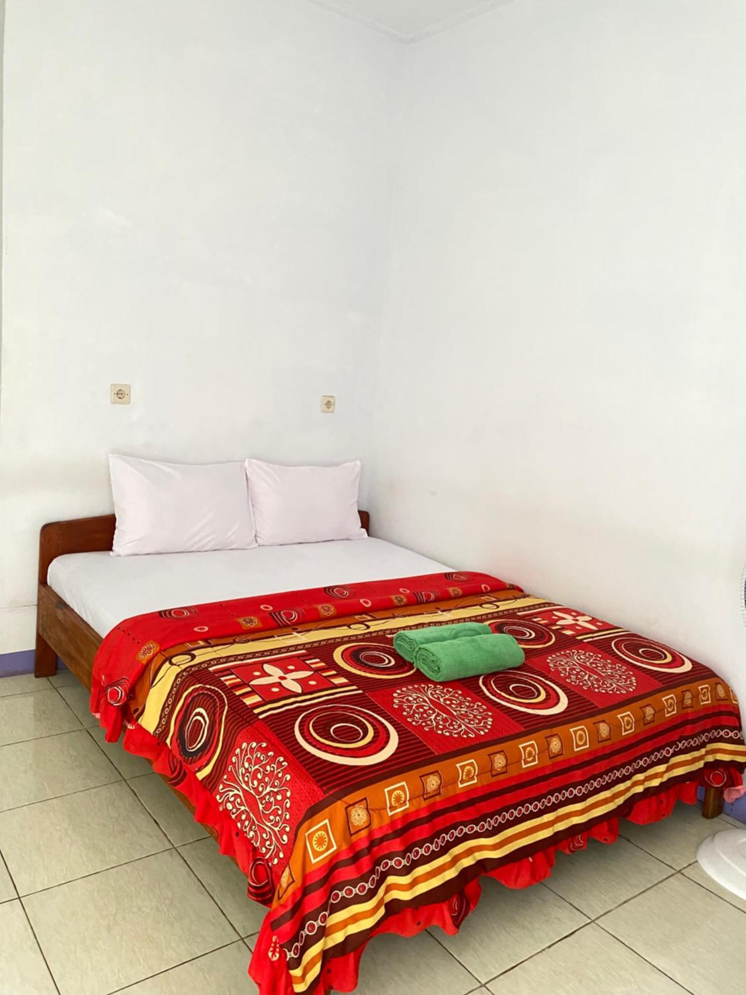 Mahoni Guest House เคลิมูตู ภายนอก รูปภาพ