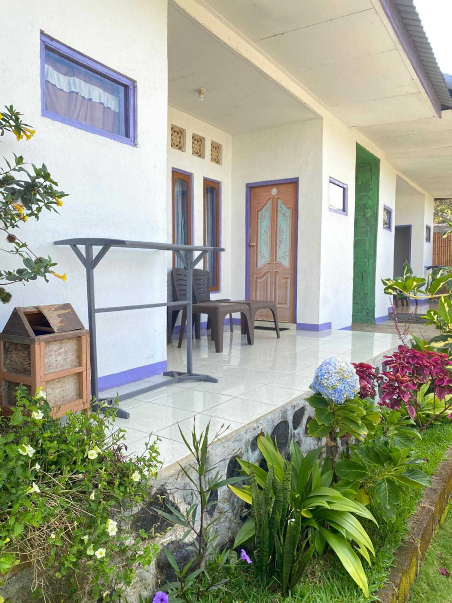 Mahoni Guest House เคลิมูตู ภายนอก รูปภาพ